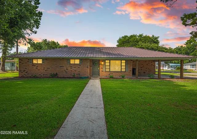21st image of 400 E Santa Clara St, New Iberia, LA 70563 | MLS# 2600006414