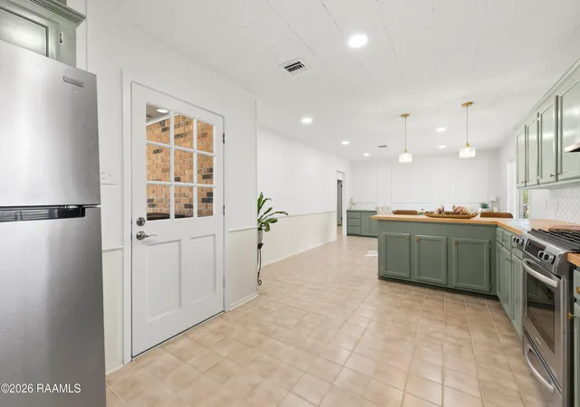 4th image of 400 E Santa Clara St, New Iberia, LA 70563 | MLS# 2600006414
