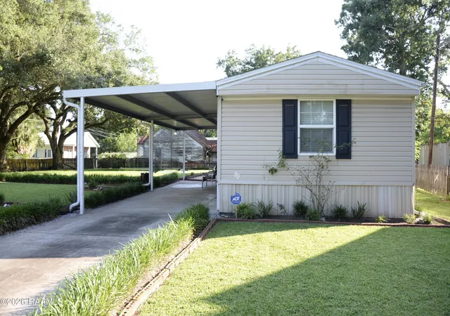 Homes for sale in Jeanerette, LA | 413 Hebert St, Jeanerette, LA 70544 | MLS# 2600004312