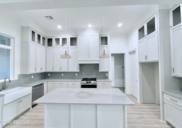 3rd image of 205 Cliffside Dr, Youngsville, LA 70592 | MLS# 2600001953