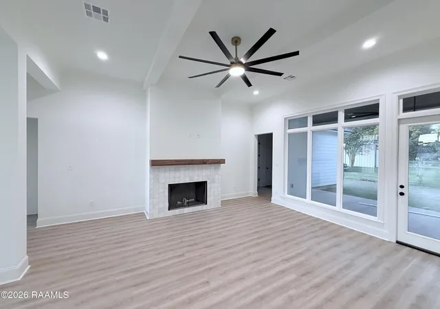 4th image of 205 Cliffside Dr, Youngsville, LA 70592 | MLS# 2600001953