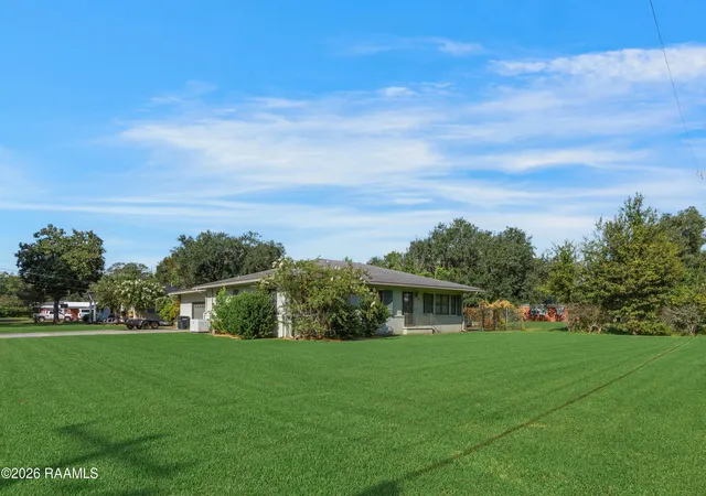 Photo 2 of Single family home for sale at 614 Loreauville Rd, New Iberia, LA 70563 | MLS# 2600007566 | Listing updated on 2026-09-08