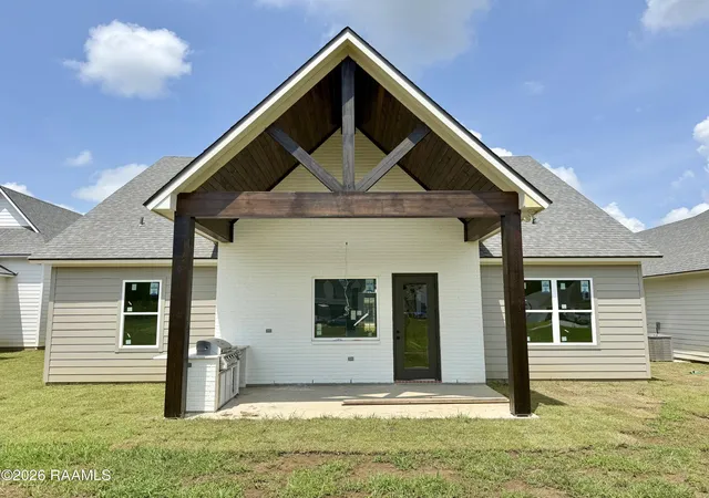 image of 111 Fountain Mdw Dr, Broussard, LA 70518 | MLS# 2600002827