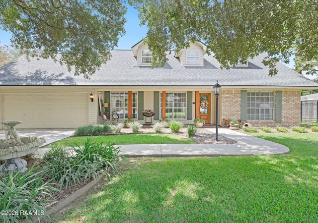 Photo 2 of Sale Pending at 405 E Bayou Pkwy, Lafayette, LA 70508 | MLS# 2600008058 | Listing updated on 2026-08-31