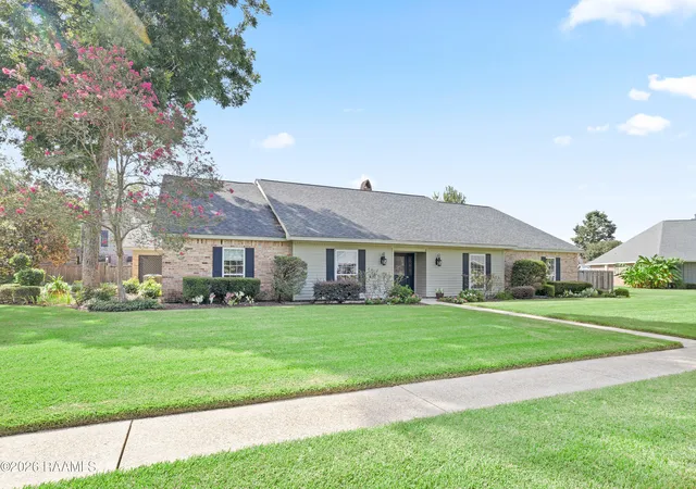 Photo 1 of Sale Pending at 101 Chatwood Cir, Lafayette, LA 70508 | MLS# 2600007659 | Listing updated on 2026-09-11