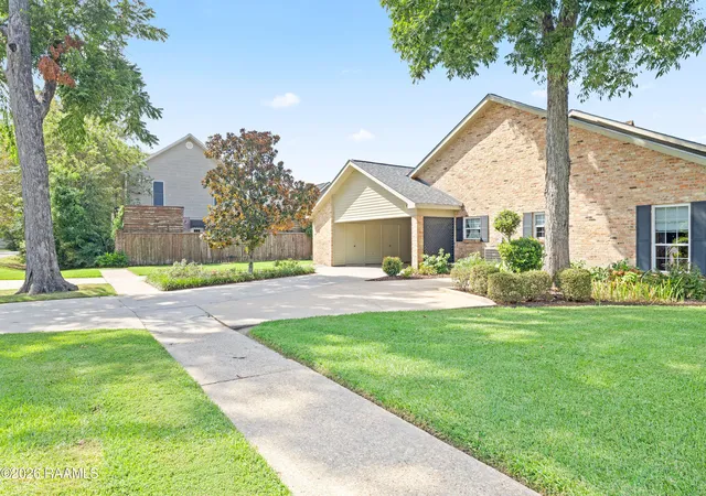 Photo 2 of Sale Pending at 101 Chatwood Cir, Lafayette, LA 70508 | MLS# 2600007659 | Listing updated on 2026-09-11