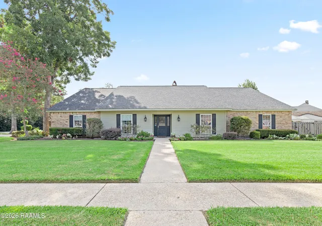 Photo 3 of Sale Pending at 101 Chatwood Cir, Lafayette, LA 70508 | MLS# 2600007659 | Listing updated on 2026-09-11