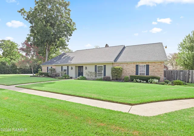 Photo 3 of Sale Pending at 101 Chatwood Cir, Lafayette, LA 70508 | MLS# 2600007659 | Listing updated on 2026-09-11