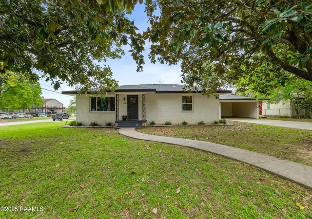 Photo 2 of Single family home for sale at 103 S Southlawn Dr, Lafayette, LA 70503 | MLS# 2500006025 | Listing updated on 2026-08-16