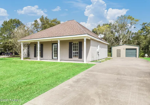 Photo 3 of Single family home for sale at 1064 Oleus Champagne Sr Rd, Saint Martinville, LA 70582 | MLS# 2500004259 | Listing updated on 2026-09-22