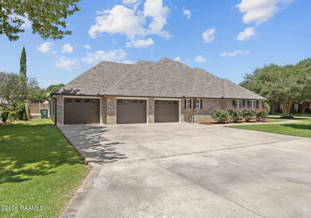Photo 3 of Single family home for sale at 101 Dartmouth Cir, Youngsville, LA 70592 | MLS# 2600004264 | Listing updated on 2026-08-29