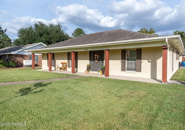 Photo 3 of Sale Pending at 262 Parkway Cir, Crowley, LA 70526 | MLS# 2600006965 | Listing updated on 2026-08-26