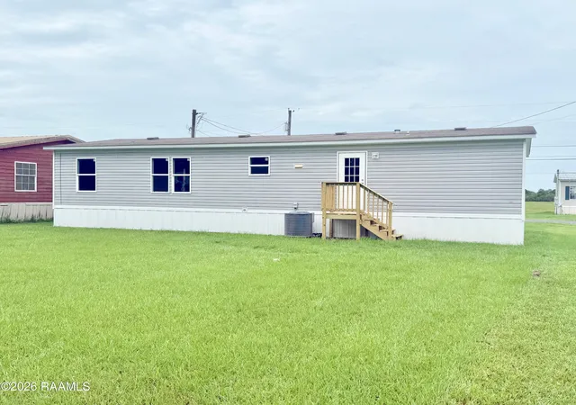 Photo 4 of Manufactured home for sale at 207 Liz Dr, St. Martinville, LA 70582 | MLS# 2600006522 | Listing updated on 2026-09-03