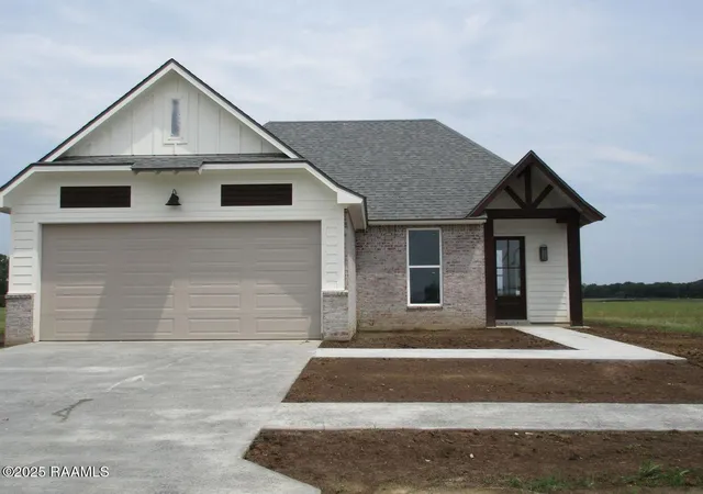 Single family home for sale at 122 Meadow View St, Lafayette, LA 70506 | MLS# 2500001461 | Listing updated on 2025-09-16