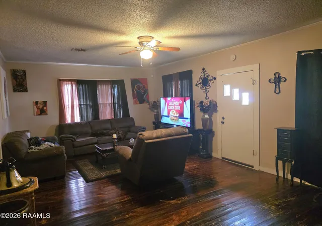 Photo 4 of Single family home for sale at 217 Laurel St, Lafayette, LA 70501 | MLS# 2600007464 | Listing updated on 2026-09-03