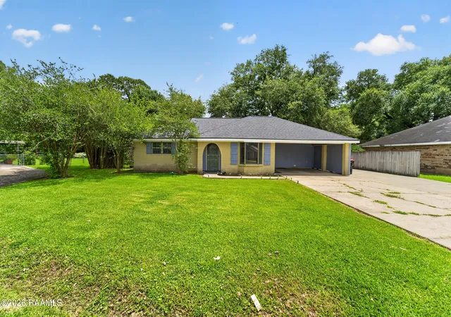 Photo 3 of Sale Pending at 114 Japonica Dr, Lafayette, LA 70501 | MLS# 2600004816 | Listing updated on 2026-09-03