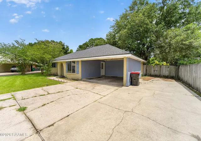 Photo 3 of Sale Pending at 114 Japonica Dr, Lafayette, LA 70501 | MLS# 2600004816 | Listing updated on 2026-09-03