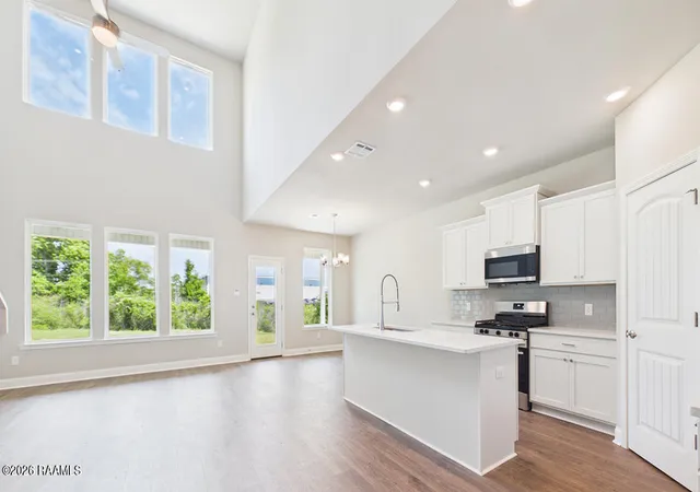 Photo 2 of Sale Pending at 111 Hill Creek Dr, Lafayette, LA 70507 | MLS# 2600008023 | Listing updated on 2026-08-27