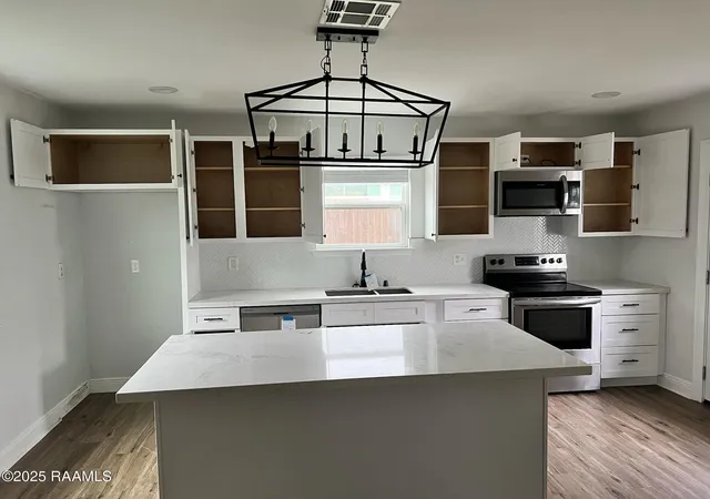 Photo 3 of Single family home for sale at 2428 Pecan Dr, Chalmette, LA 70043 | MLS# 2600001886 | Listing updated on 2026-03-14