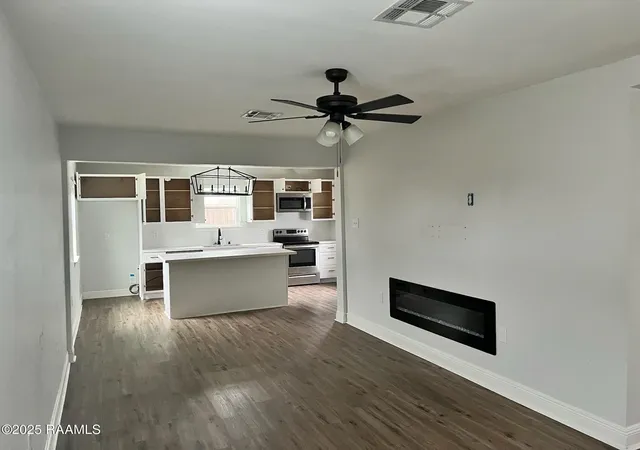 Photo 4 of Single family home for sale at 2428 Pecan Dr, Chalmette, LA 70043 | MLS# 2600001886 | Listing updated on 2026-03-14