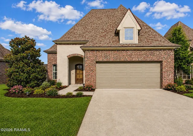 Photo 2 of Sale Pending at 107 Autumnbrook Dr, Broussard, LA 70518 | MLS# 2600004648 | Listing updated on 2026-08-24