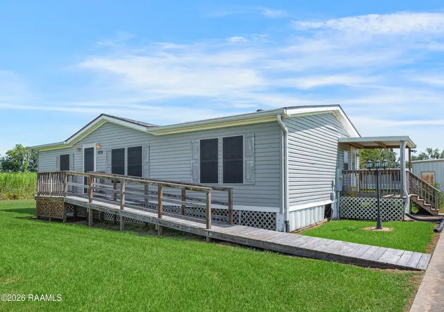 3rd image of 1038 Gaston Dr, Breaux Bridge, LA 70517 | MLS# 2600006808