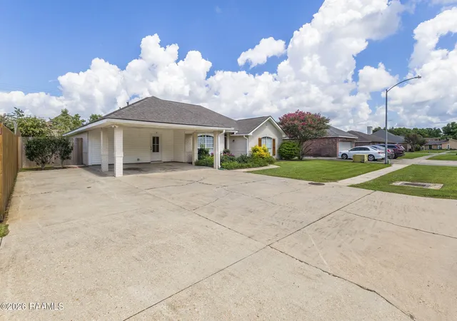 Homes for sale in Broussard, LA | 200 Papa Joe Dr, Broussard, LA 70518 | MLS# 2600006324