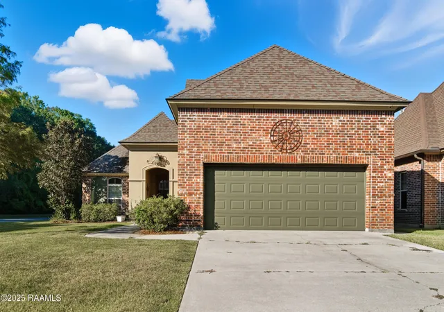 3rd image of 101 Glenbrook Dr, Broussard, LA 70518 | MLS# 2500003138