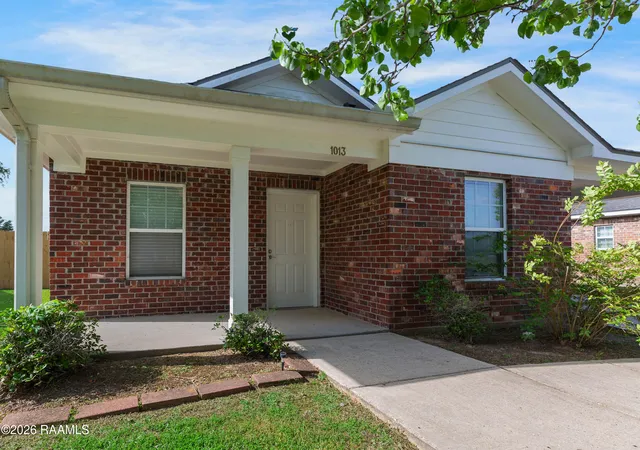 Homes for sale in New Iberia, LA | 906 West End Dr, New Iberia, LA 70560 | MLS# 2600006053