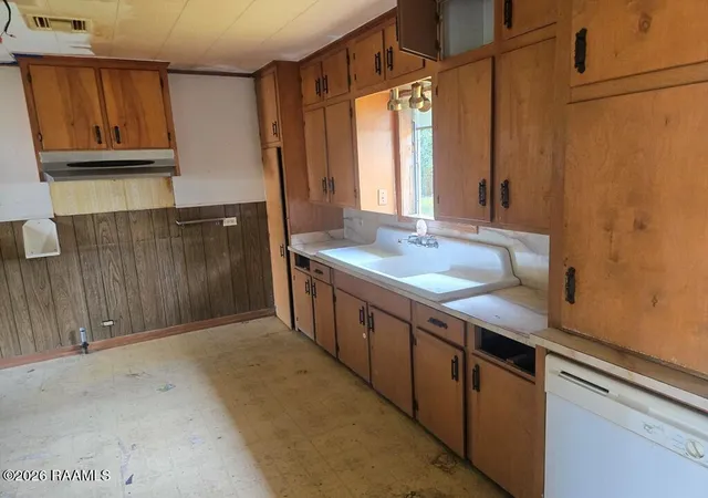 2nd image of 1302 Versailles, New Iberia, LA 70560 | MLS# 2600007056