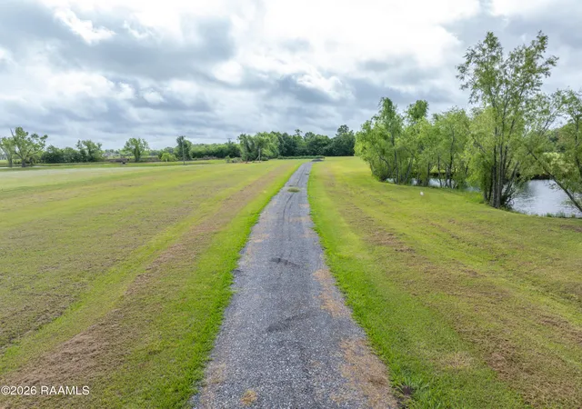 10th image of 1706 Belle Pl Olivier Rd, New Iberia, LA 70563 | MLS# 2600002479