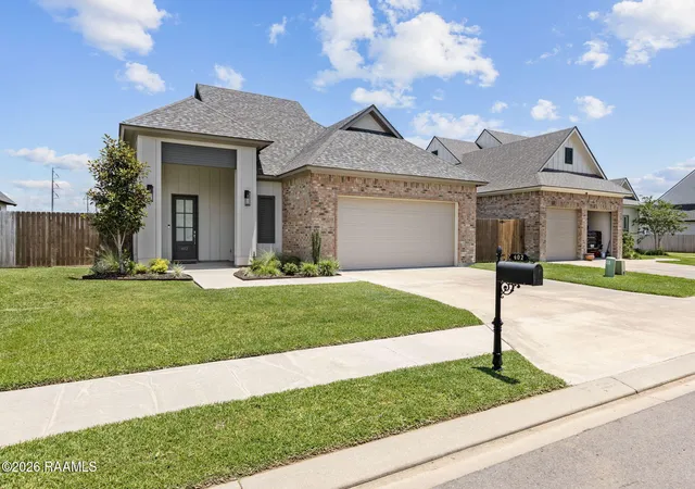 Photo 2 of Single family home for sale at 402 Last Quarter Dr, Youngsville, LA 70592 | MLS# 2600004773 | Listing updated on 2026-09-07