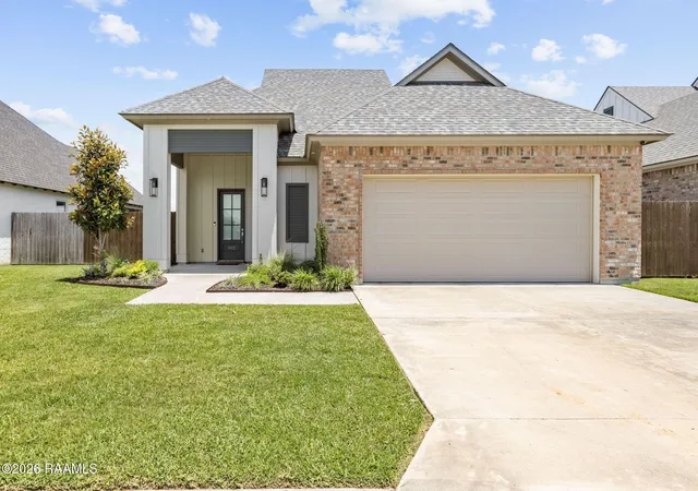 Photo 3 of Single family home for sale at 402 Last Quarter Dr, Youngsville, LA 70592 | MLS# 2600004773 | Listing updated on 2026-09-07