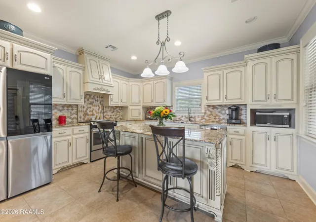 Photo 4 of Single family home for sale at 103 Pontchartrain Dr, Carencro, LA 70520 | MLS# 2600008129 | Listing updated on 2026-09-18