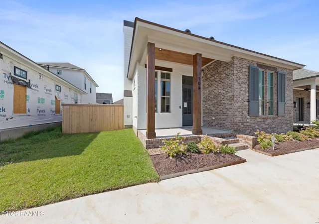 2nd image of 105 Hedgemoore Ct, Youngsville, LA 70592 | MLS# 2600000991