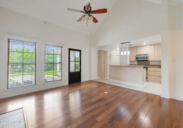 5th image of 514 Pear Tree Cir, Broussard, LA 70518 | MLS# 2600007097