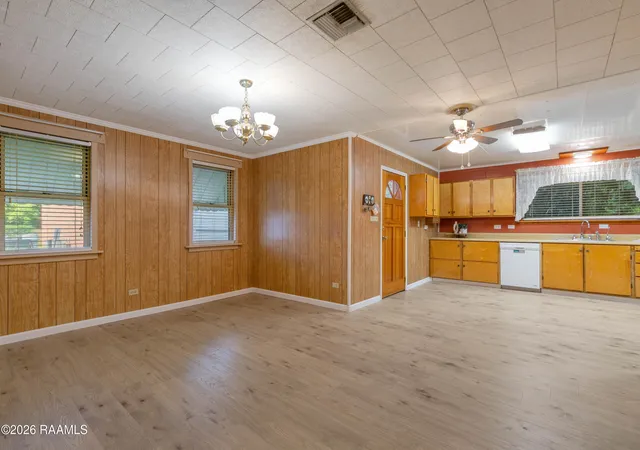Homes for sale in Franklin, LA | 120 Bayouview Dr, Franklin, LA 70538 | MLS# 2600006392