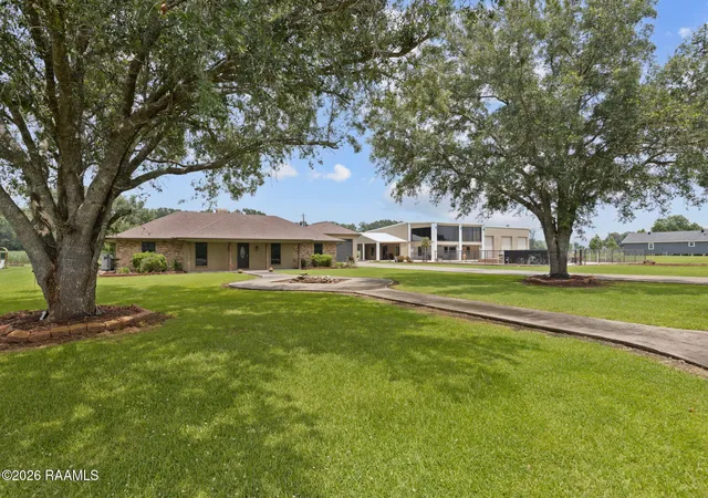 3rd image of 1024 Decoux Rd, Saint Martinville, LA 70582 | MLS# 2600005233