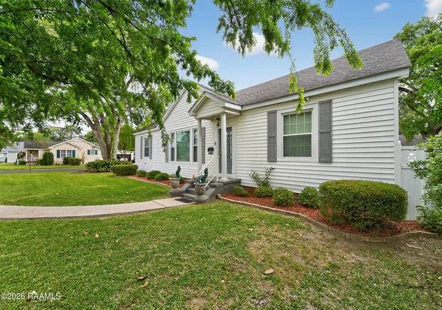 3rd image of 701 Parkview Dr, New Iberia, LA 70563 | MLS# 2600002841
