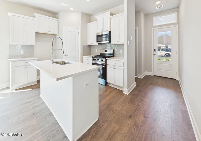 2nd image of 310 Bellewood Dr, Lafayette, LA 70507 | MLS# 2600007393