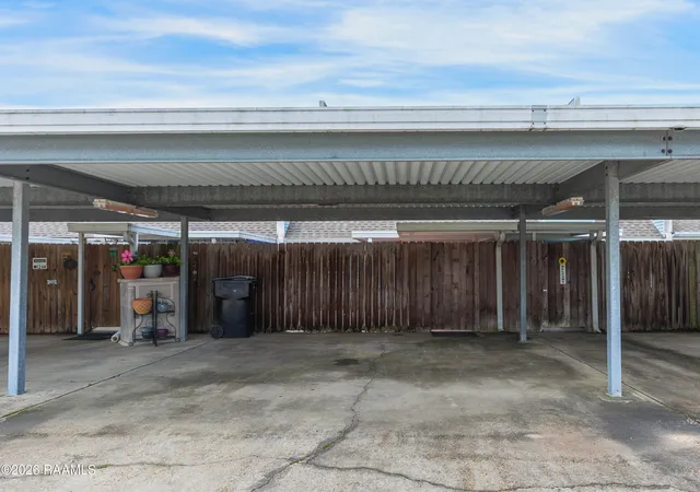 Homes for sale in New Iberia, LA | 128 Avenue Belle Terre, New Iberia, LA 70563 | MLS# 2600005526