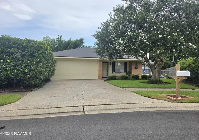 1st image of 200 Cottonwood Dr, Lafayette, LA 70506 | MLS# 2600006360