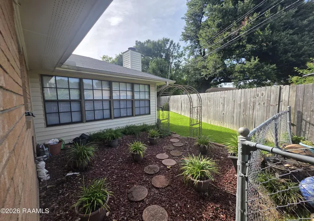 3rd image of 200 Cottonwood Dr, Lafayette, LA 70506 | MLS# 2600006360