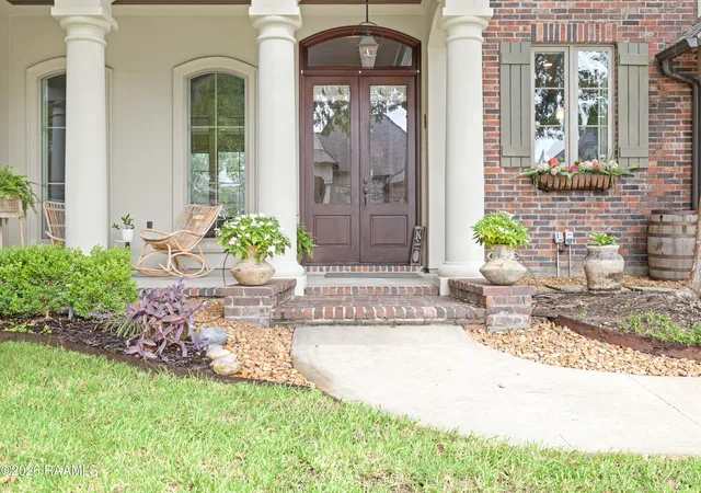 Photo 3 of Single family home for sale at 221 Rue De Frejus, Broussard, LA 70518 | MLS# 2600006655 | Listing updated on 2026-09-01