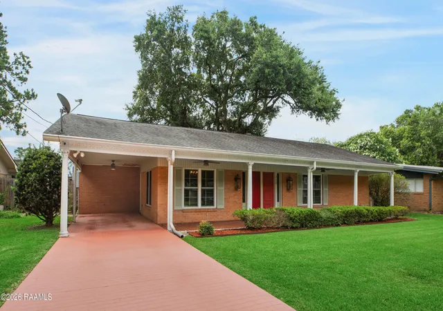 3rd image of 312 Dahlia St, New Iberia, LA 70563 | MLS# 2600005741