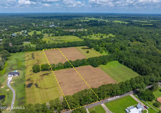 3rd image of 501 Meche Rd, Carencro, LA 70520 | MLS# 2600006419