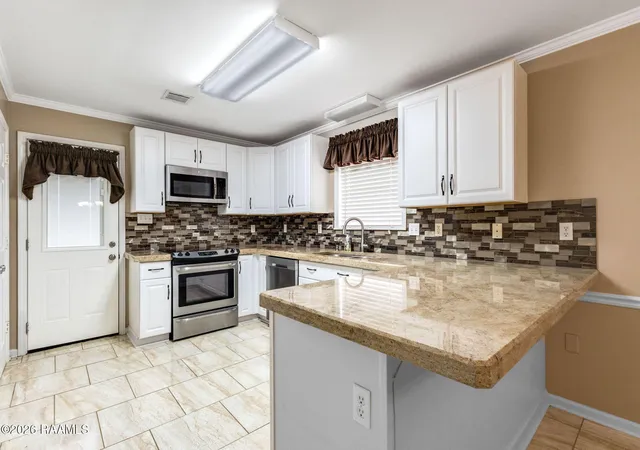 Photo 3 of Sale Pending at 311 Chadwick Dr, Lafayette, LA 70501 | MLS# 2600003547 | Listing updated on 2026-09-12