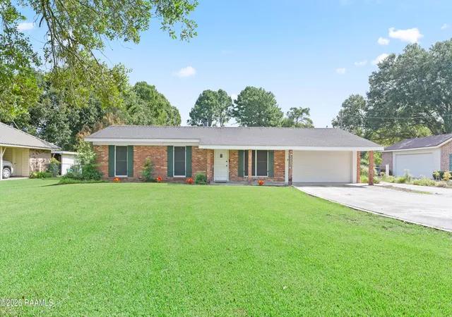 Photo 1 of Sale Pending at 5303 E Admiral Doyle Dr #1, Jeanerette, LA 70544 | MLS# 2600006922 | Listing updated on 2026-08-10