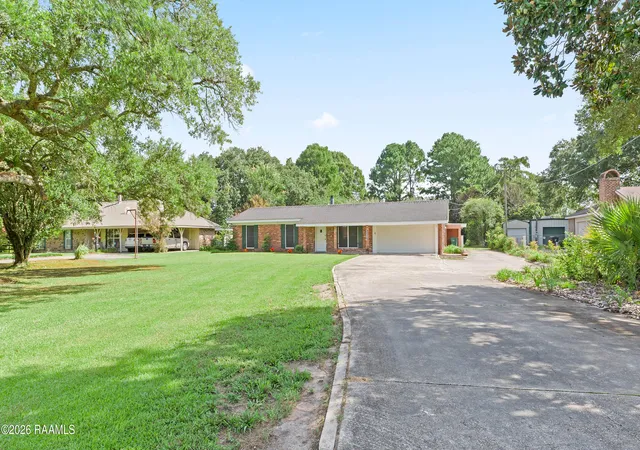 Photo 2 of Sale Pending at 5303 E Admiral Doyle Dr #1, Jeanerette, LA 70544 | MLS# 2600006922 | Listing updated on 2026-08-10