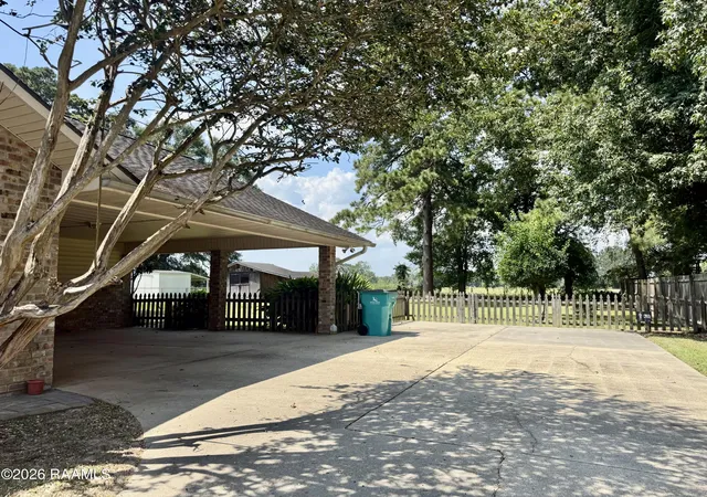 2nd image of 162 Whispering Oaks Dr, Opelousas, LA 70570 | MLS# 2600007296
